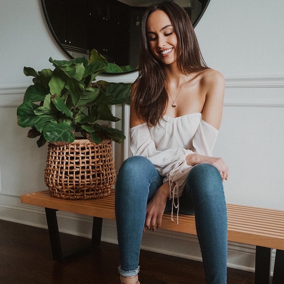 Off the shoulders sheer shirt with a built in bra - Picture 4 of 7